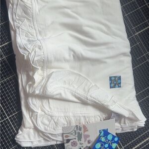 Kickee throw blanket